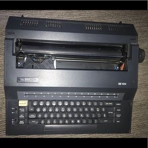 Smith Corona Typewritter SE 100